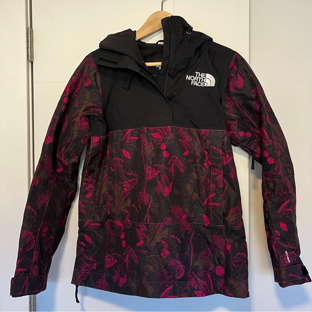 The North Face Tanager Womens Anorak Jacket 
Roxbury Pink Halftone Floral Print